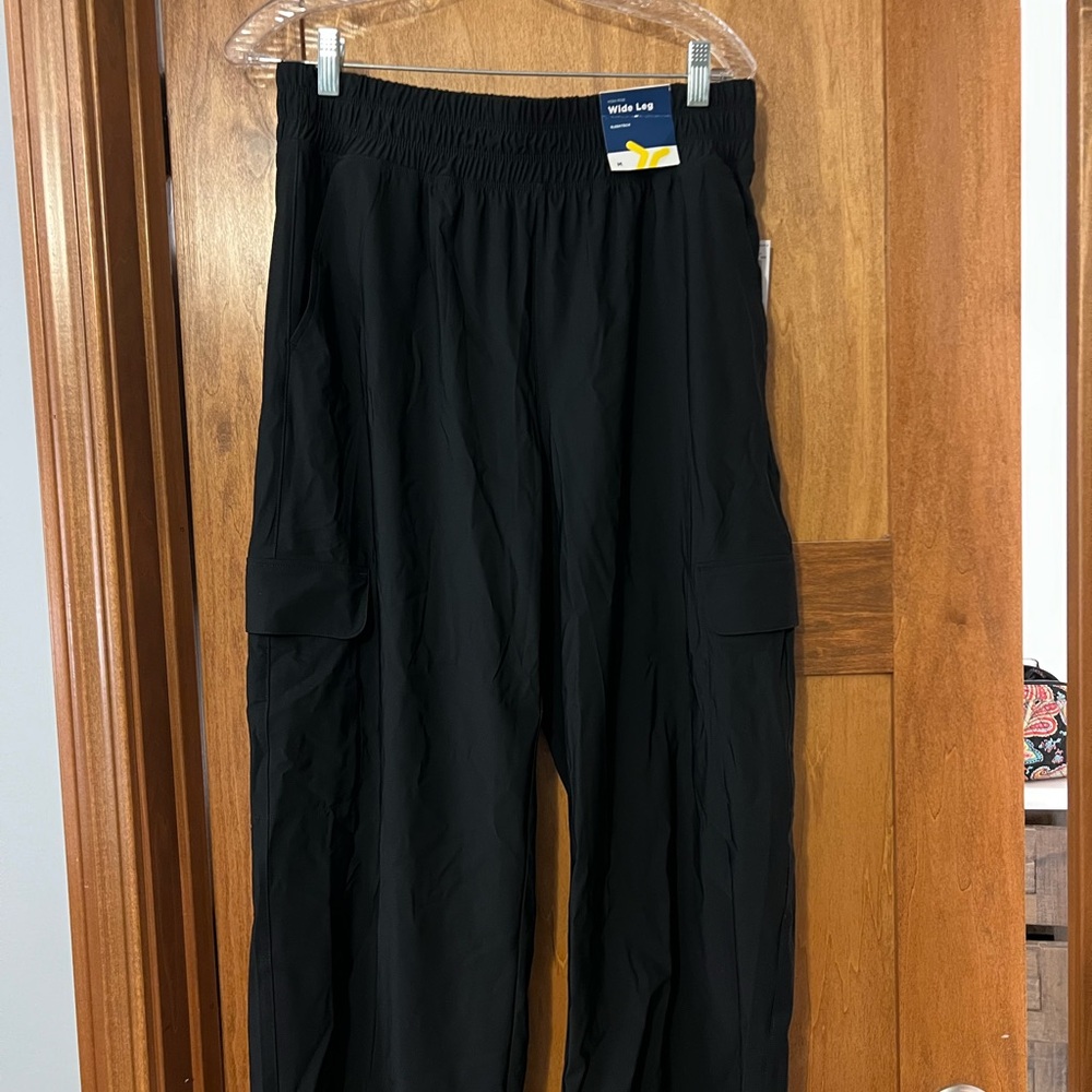 Old Navy SleekTech Wide Leg Cargo Pants